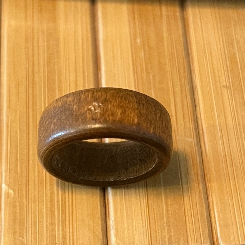 HANDMADE WOOD RING | SIZES 8+8.5| BEAR PAW IMPRINTED | ACACIA WOOD | NEW IN BOX! - Picture 7 of 12